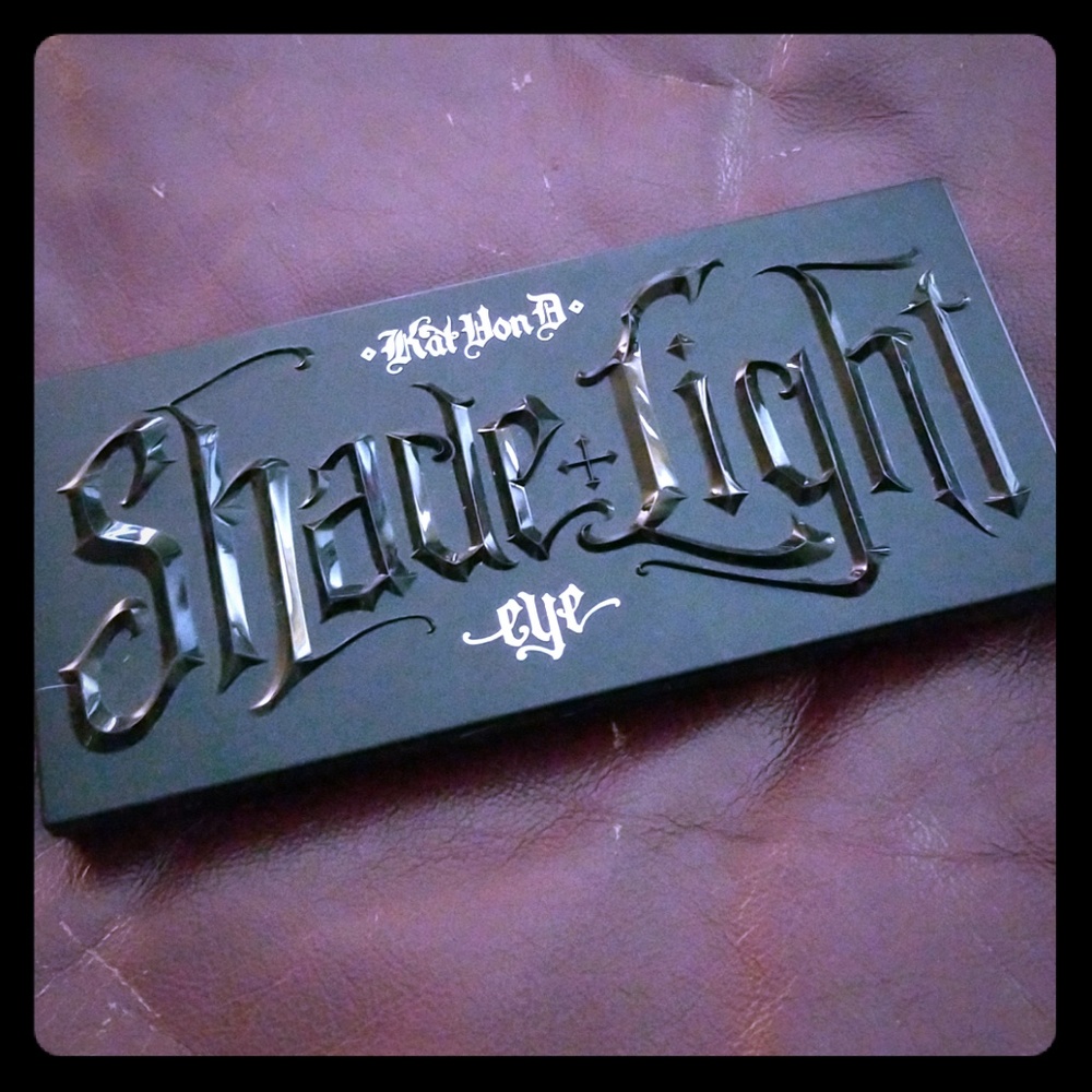Kvd shade and light glimmer pallet